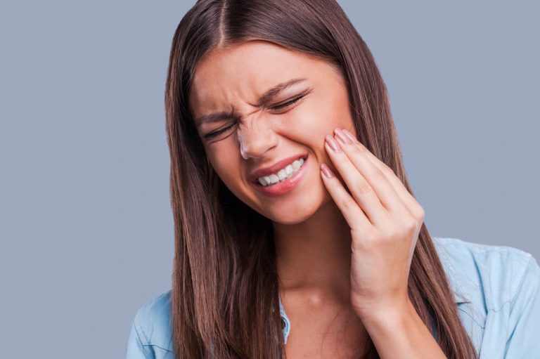 O que pode causar uma dor de dente insuportável e como tratar?